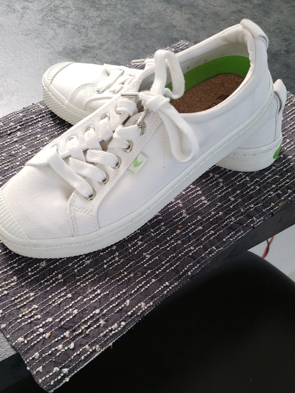Cariuma White Sneakers Women's Size 8.5 Like New Condition
